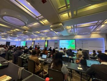 Larissa presenting at PSNA